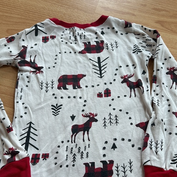 8/$25 The Children's Place Moose and Bear Festive Winter Pajama Top Kids Size 6 - Picture 8 of 9